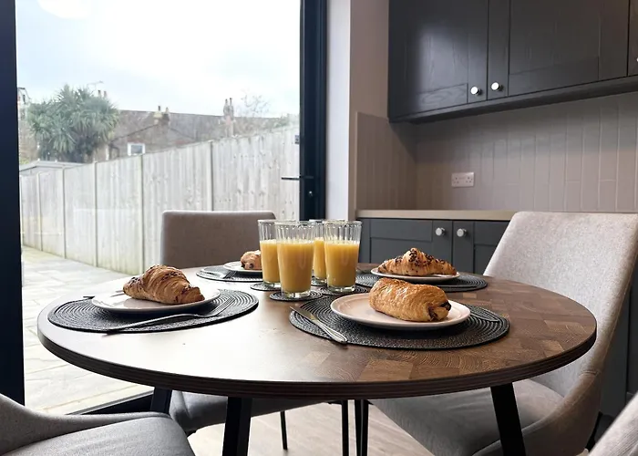 Buxton Road Suites