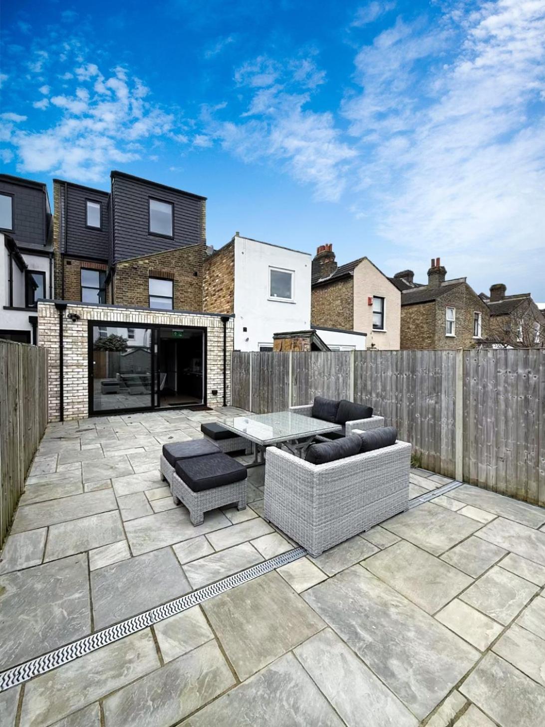 Buxton Road * London